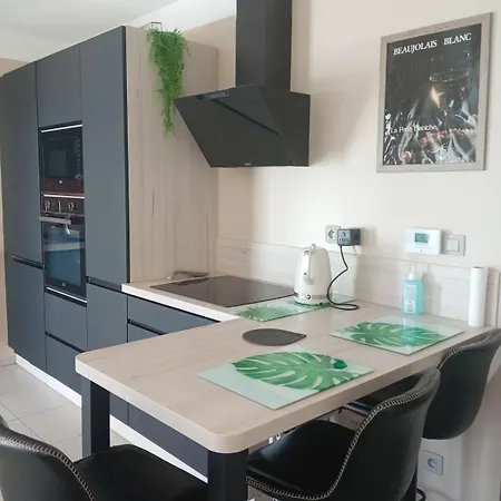 Séjour chez l'habitant One To Rent In Cozy *